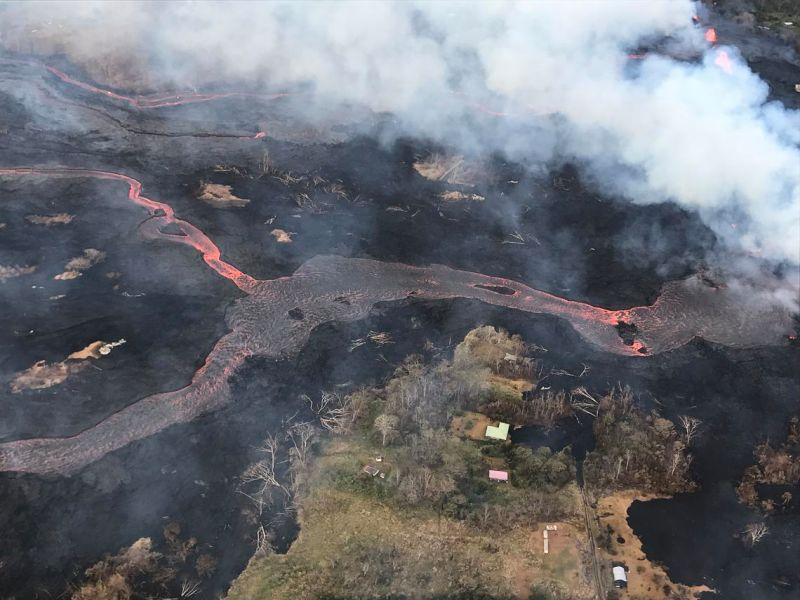 Varios canales de lava devastando East Rift Zone